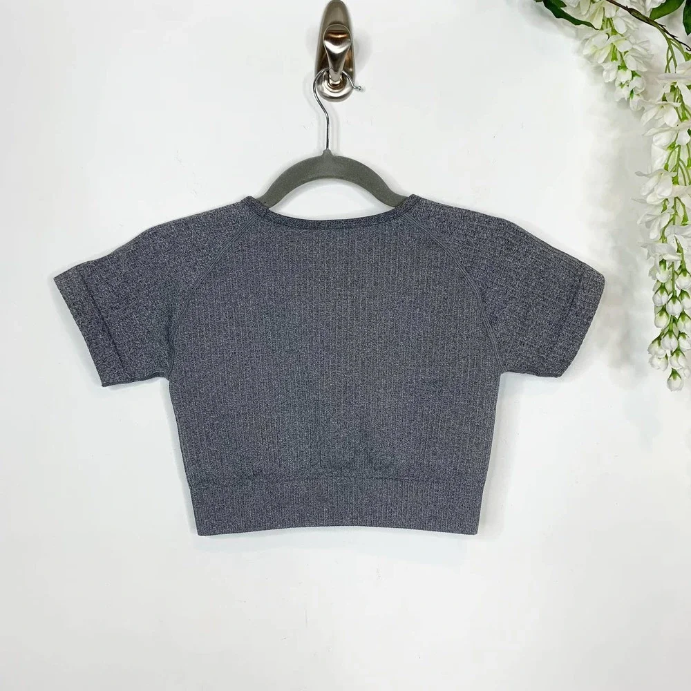 Athleisure crop top compression sports top short sleeves ribbed knit gray - Picture 2 of 6
